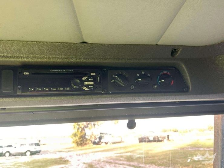 2018-peterbilt-320-image-16