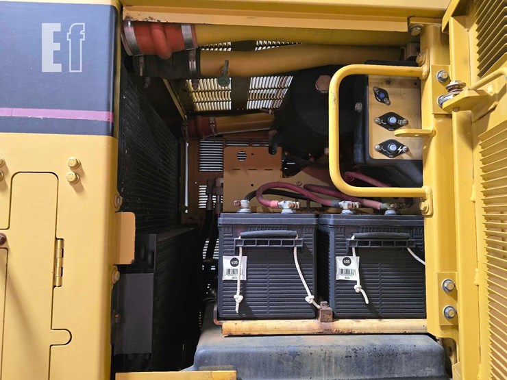 2004-caterpillar-140h-image-37