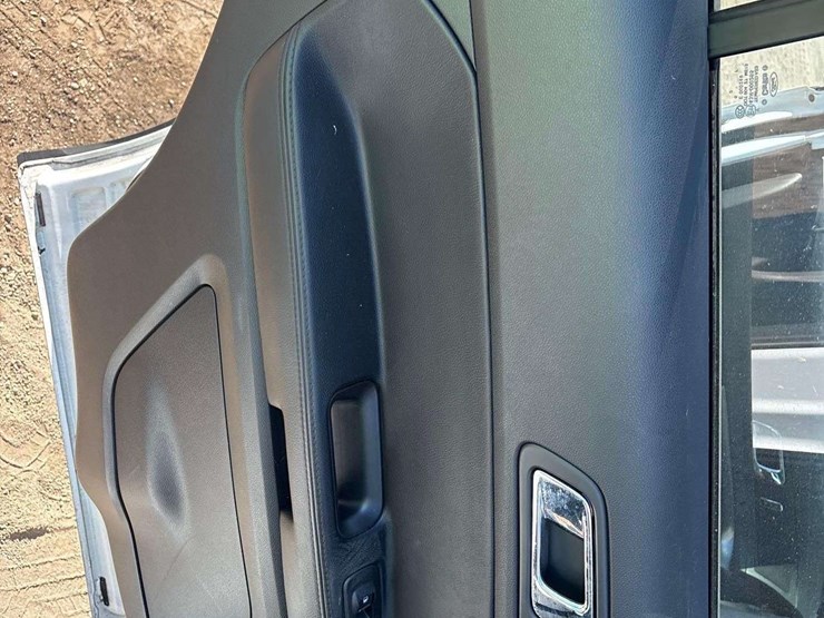 2017-ford-explorer-image-16