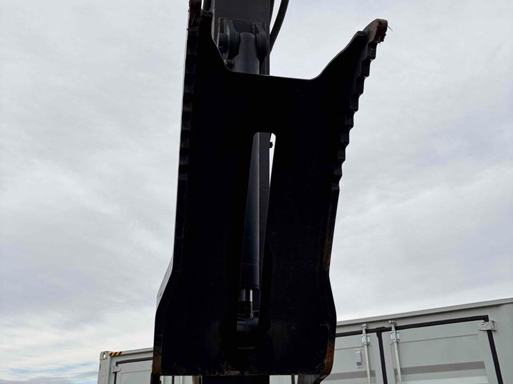 2016-volvo-ec220e-image-11