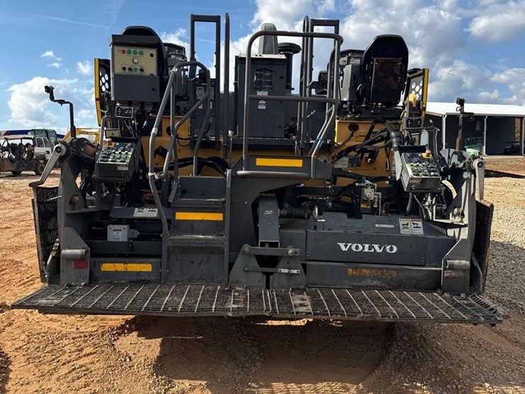 2018-volvo-p7110b-image-4