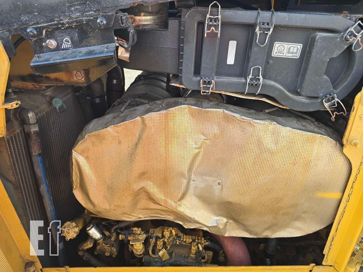 2020-caterpillar-d6-image-36