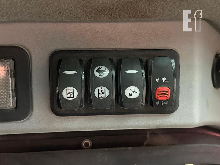 2019-caterpillar-299d2-xhp-image-23