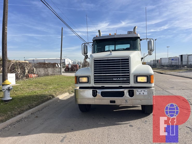 2014-mack-pinnacle-chu613-image-2