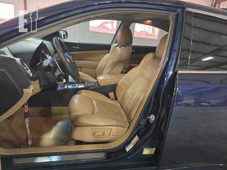 2011-nissan-maxima-image-9