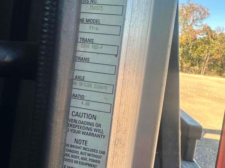 2008-peterbilt-335-image-26