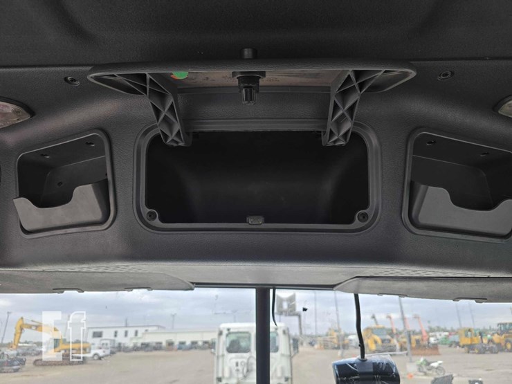 2018-freightliner-cascadia-113-image-17