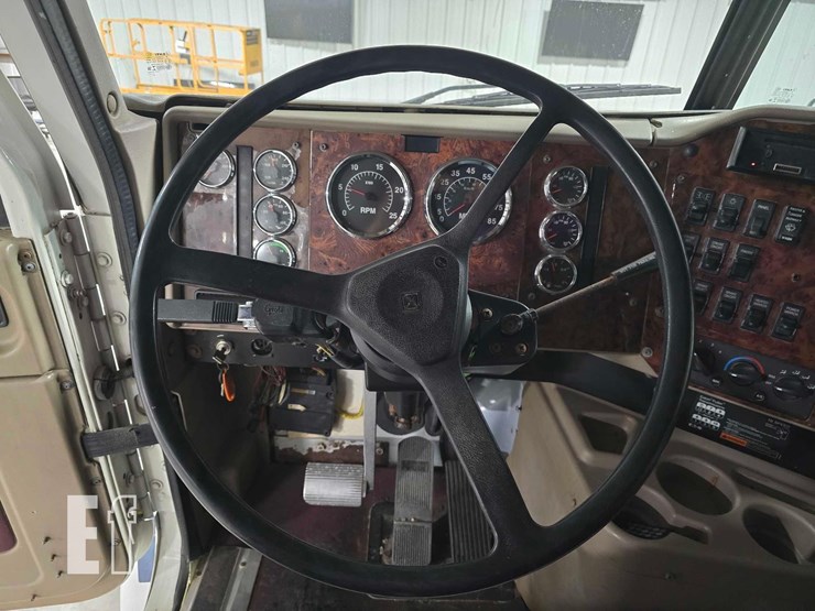 2005-international-9400-image-14