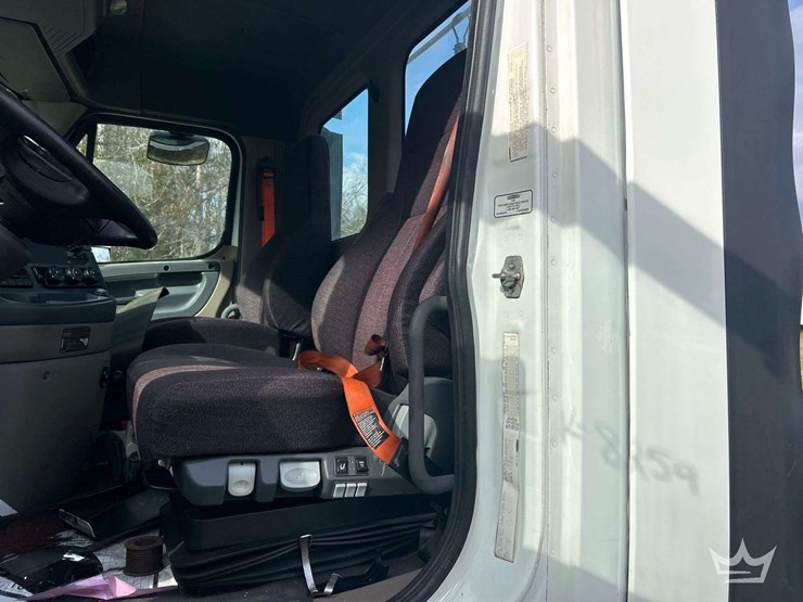 2016-freightliner-cascadia-125-image-15