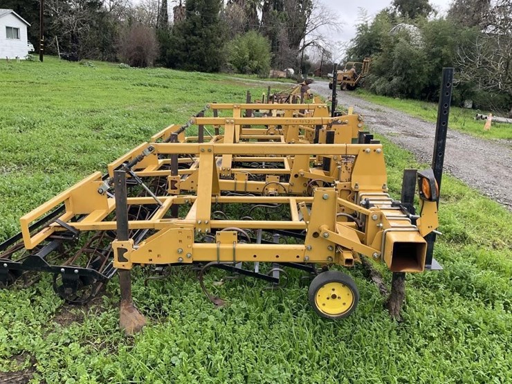 (offsite)-alloway-3-pt-3-row-60"-cultivator-image-2