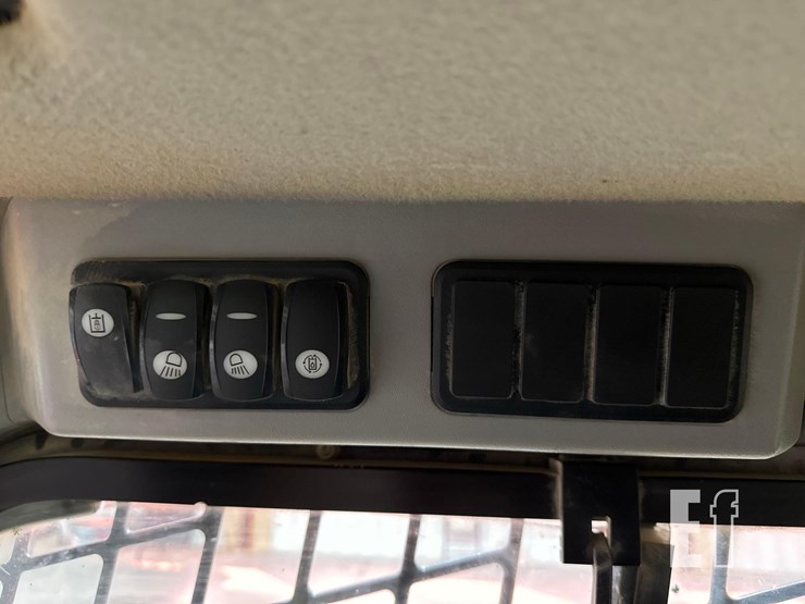 2018-caterpillar-259d-image-24