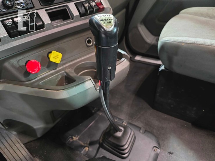 2015-kenworth-t680-image-11