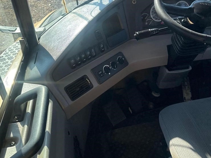 2016-volvo-a30g-image-28