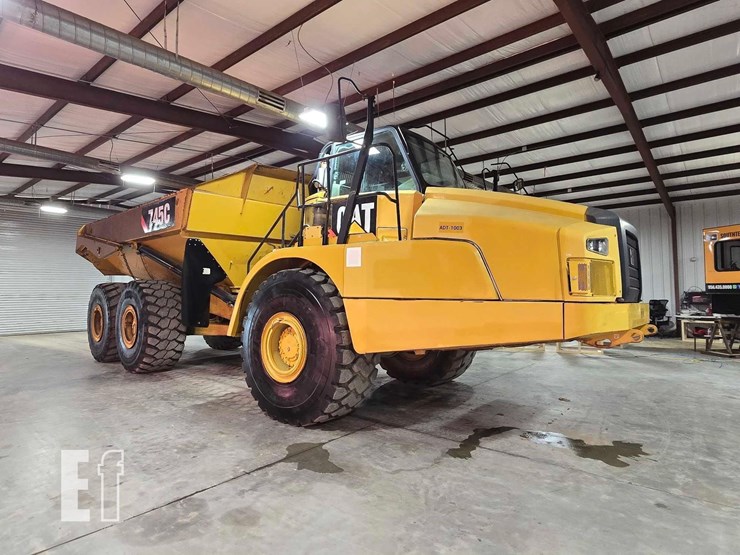 2015-caterpillar-745c-image-2