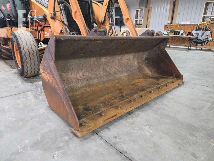 2013-case-580n-image-10