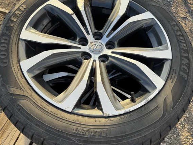 #170-•-set-of-4-lexus-wheels---used---235/55r20-image-2