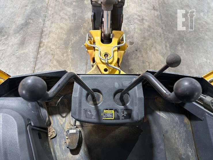 2020-deere-310l-ep-image-29