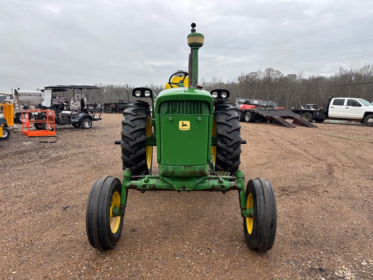 john-deere-3020-image-2