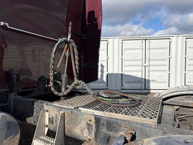 1999-peterbilt-379-image-9