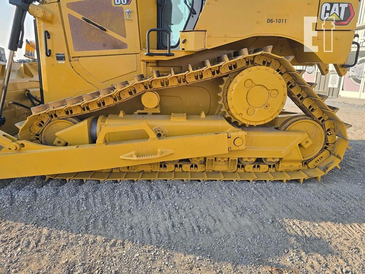 2020-caterpillar-d6-image-21