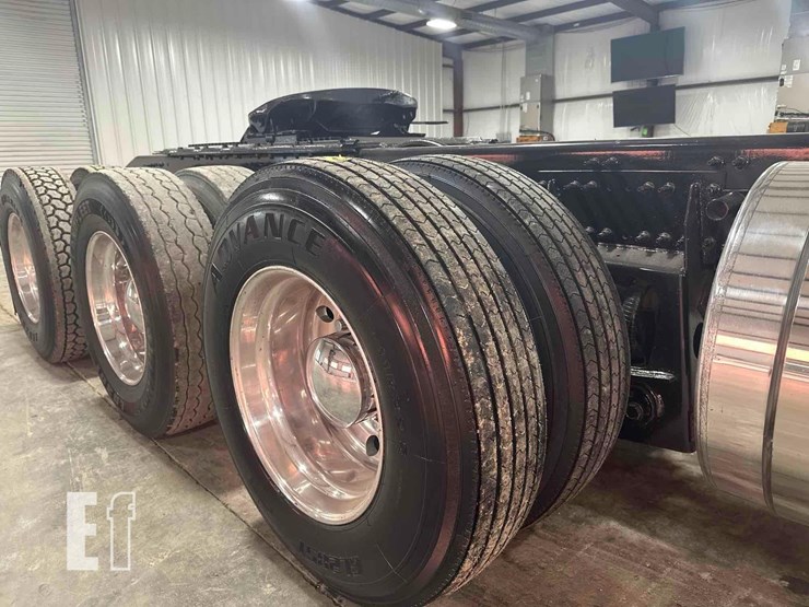 2012-mack-granite-gu813-image-20