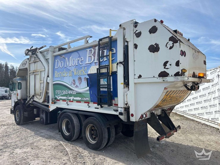 2017-peterbilt-320-image-4