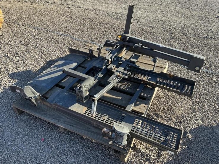 hitch-mount-wheelchair-lift-image-3