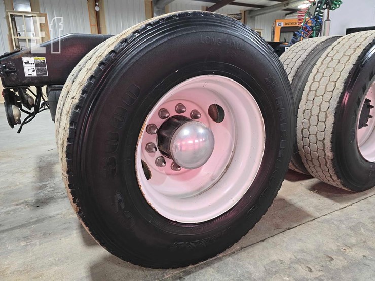 2010-peterbilt-340-image-24