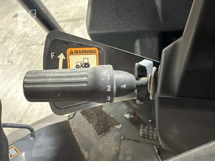 2020-deere-310l-ep-image-24