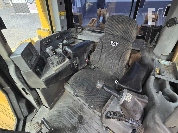 2006-caterpillar-d8t-image-14