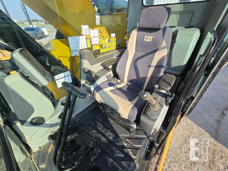 2018-caterpillar-325flcr-image-12