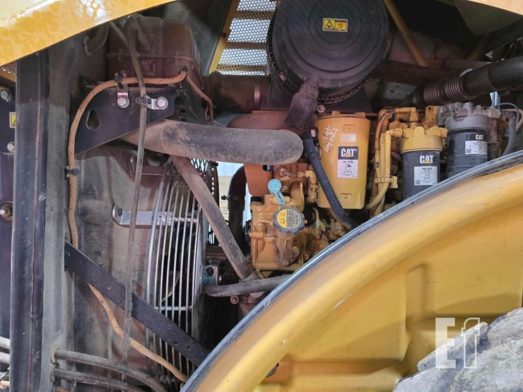 2012-caterpillar-cp56b-image-29