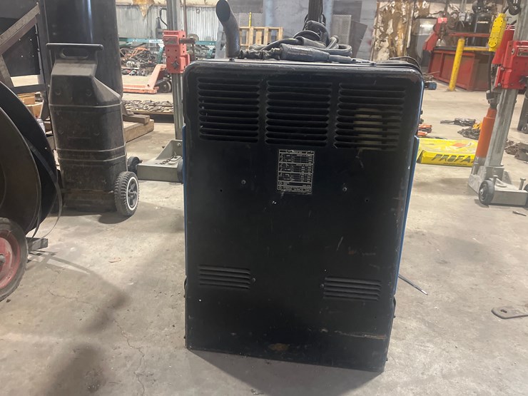 #63-•-miller-bobcat-250-welder-with-leads-image-4