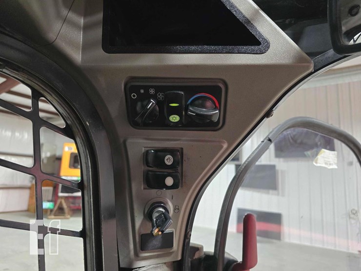 2014-caterpillar-299d-xhp-image-16