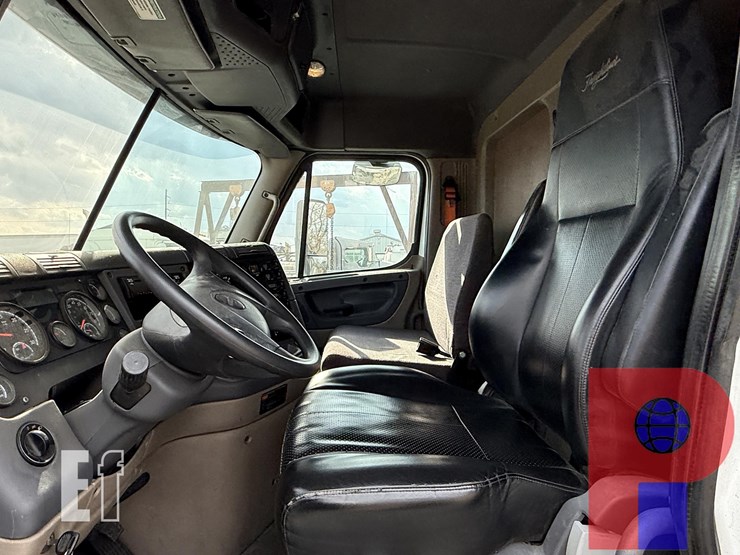 2018-freightliner-cascadia-125-image-13