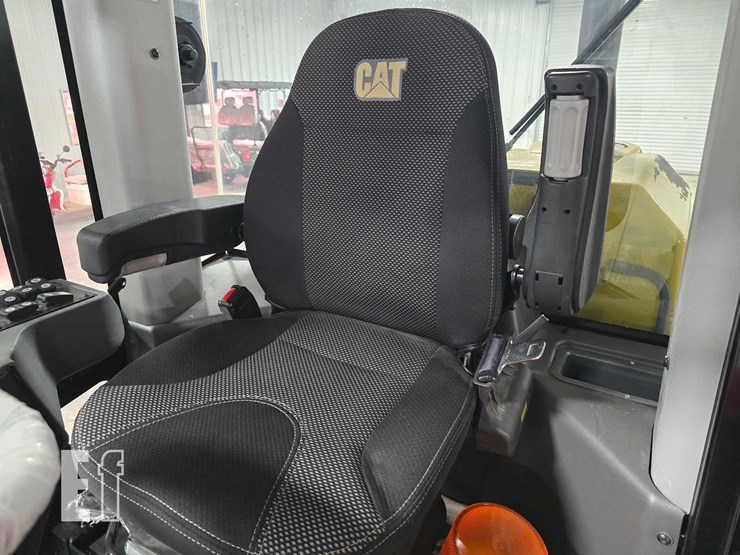 2020-caterpillar-cs44b-image-15