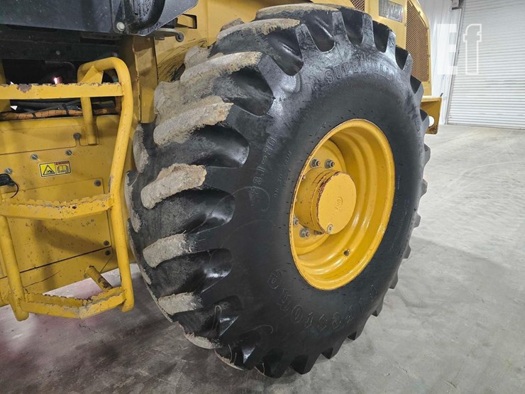2012-caterpillar-cp56b-image-25