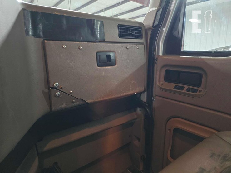 2004-international-paystar-5900-image-29