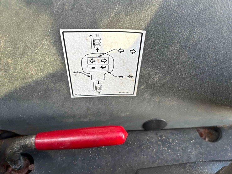 2012-new-holland-l225-image-16