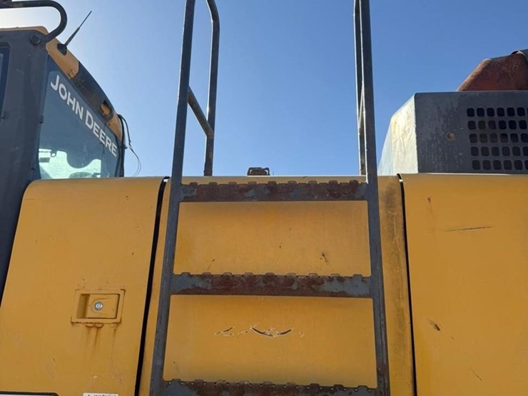 2015-deere-470g-lc-image-35