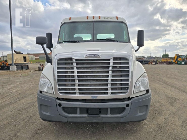 2018-freightliner-cascadia-113-image-7
