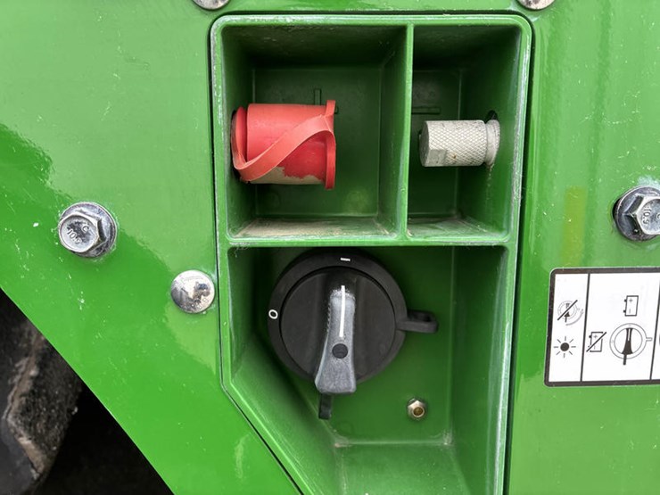 2024-john-deere-9r-590-image-35