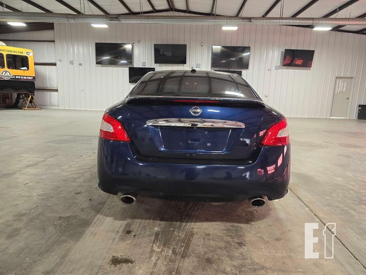 2011-nissan-maxima-image-8