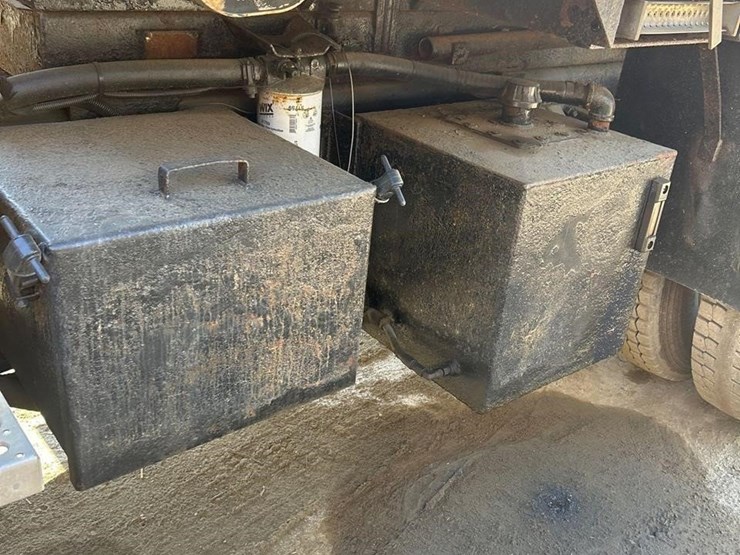 2008-sterling-l8500-image-13