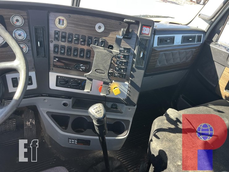 2021-freightliner-coronado-122-sd-image-10