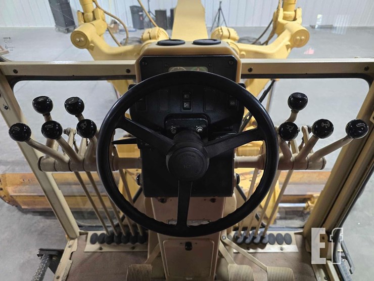 2004-caterpillar-140h-image-16