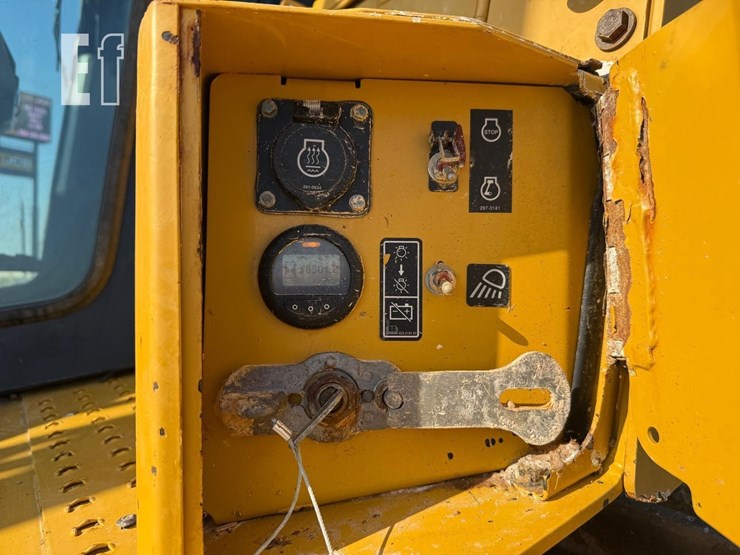 2019-caterpillar-d6t-xw-image-23