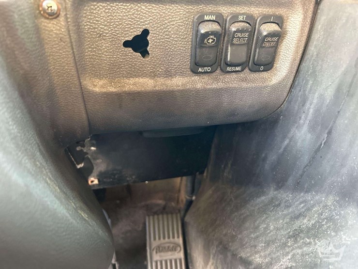 2018-peterbilt-320-image-17