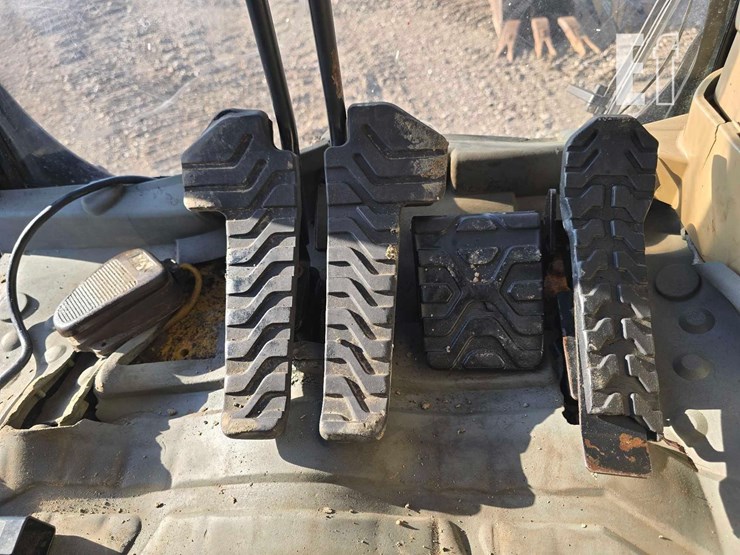 2005-caterpillar-322c-image-22