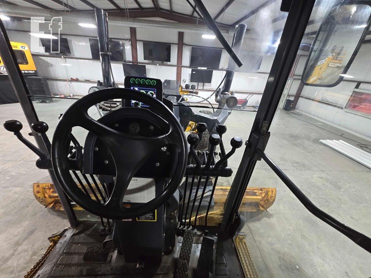 2015-deere-672g-image-12